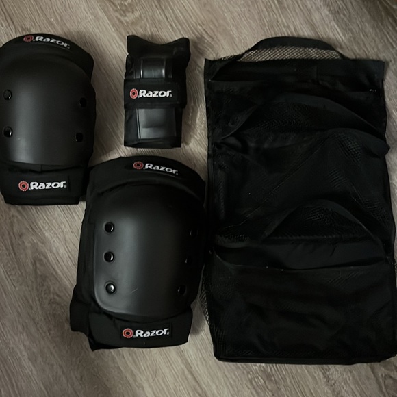 Razor set- knee, elbow & wrist pads (unisex) only used a couple of times - $14! - Picture 2 of 2